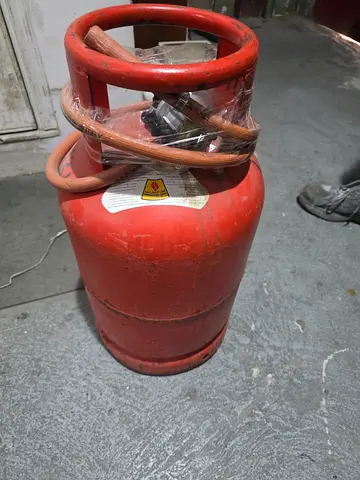 Emirates Gas Cylinder with Regulator (LPG)
