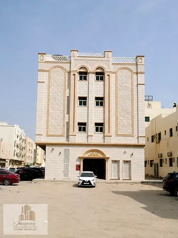 بناية تجارية سكنية للبيع في مويلح الشارقة استثمار قائم بدخل ثابت وقابل للنمو موقع واعد وطريق جارٍ رصفه مما يعزز قيمة العقار مستقبلًا