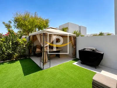 Park and Pool Facing|Single Row|Landscaped Garden
