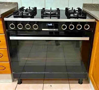 Bosch brand series 8 gas range with oven 90 cm- good working condition