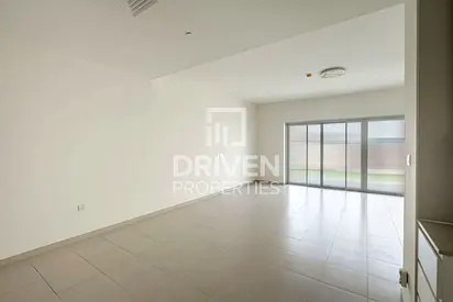 Spacious |12 Cheques | Single Row | Corner Block