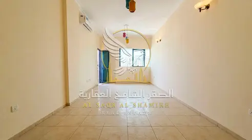 شقة غرفتين وصالة للإيجار في المجرة الشارقة بإطلالة بحرية وبلكونة