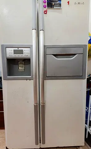 Side-by-side refrigerator with water dispenser and ice chute - used