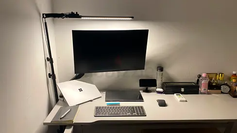 Well Kept Workstation Setup table Big size computer table
