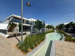 Single row | Prime location | Vacant Now