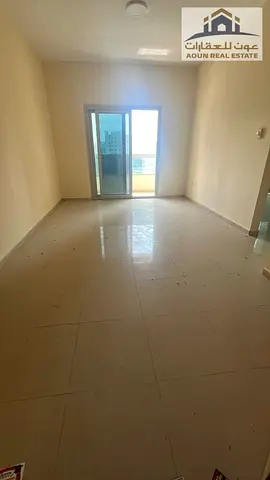 الخان، شارع الخان، بالقرب من بحيرة الخان وشاطئ الخان، بجوار أكواريوم الشارقة، منطقة حيوية وقريبة من الخدمات والمطاعم والمحلات والمواصلات، الشارقة