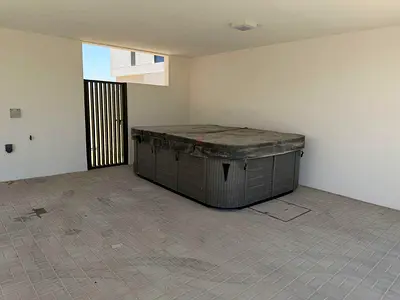 BRAND NEW JACUZZI FOR SALE – NEVER USED Brand new Jacuzzi, never used, available for sale. 💰 AED 25