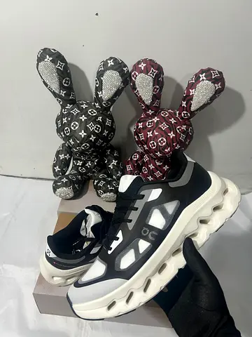 On cloud tilt Remix Black/ivory shoes unisex