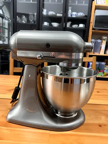 KitchenAid Artisan stand mixer 4.8L - Like New