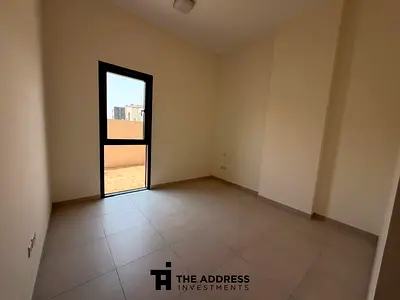 شقة فسيحة من غرفتي نوم | الطابق الأرضي | مناطق خارجية خاصة