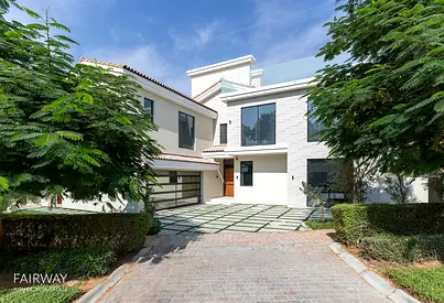 Bespoke Design | Luxury Home | Lake & Skyline View