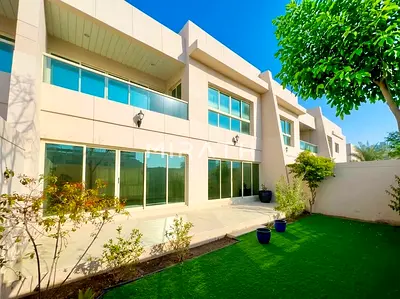 STUNNING VILLA | PRIVATE GARDEN | PRIME AMENITIES