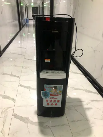 Bottom load water dispenser