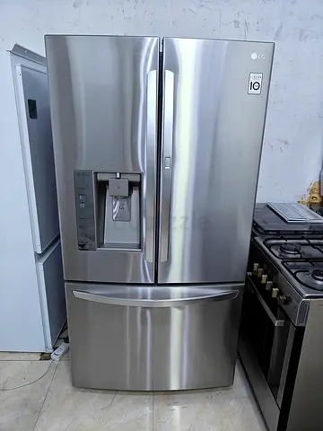LG Stainless Steel French Door Refrigerator with Bottom Freezer and Water Dispenser
