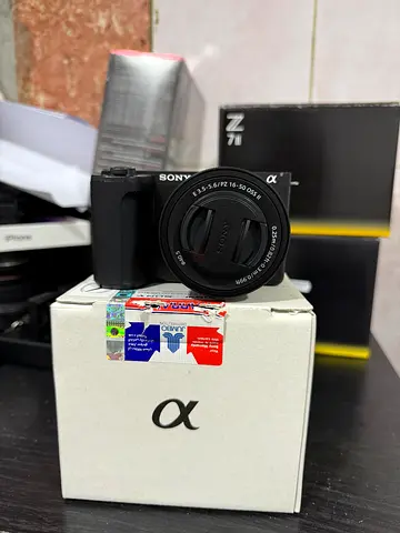 Sony Zve10 II with kit lens 16-50 please read description