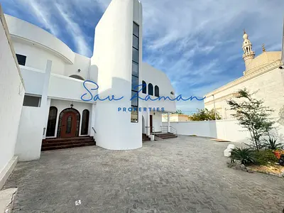 ON THE BEACH COMMERCIAL 5BR MAIDS DRIVER EN-SUITE BATH PRIVATE GARDEN INDEPENDENT VILLA