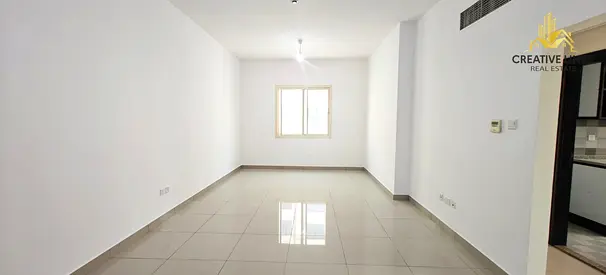 BRIGHT AND SPACIOUS// NEAR POND PARK//FAMILY BUILDING //OPEN VIEW