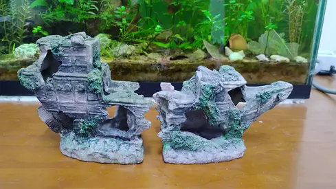 Pair of aquarium shipwreck decor ornaments