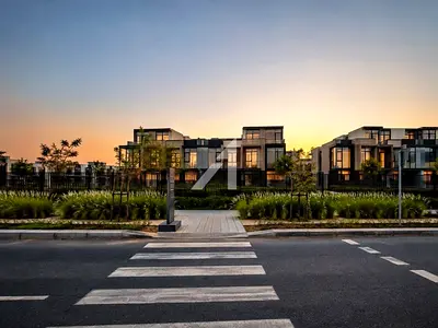 Single Row | Park & Pool View | Brand New