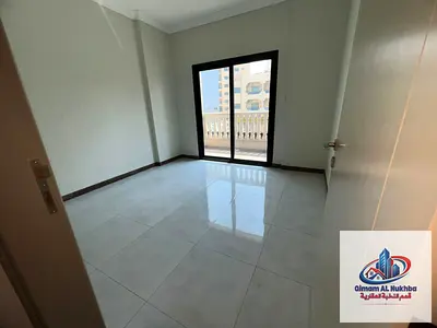 اول ساكن لارخص غرفه وصاله فى القليعه صف اول على الكورنيش 2حمام ومطبخ باحدث موديل غرفه ماستر مع بلكونة باطلالة مفتوحة تكييف وغاز مركزي الايجار باقل سعر