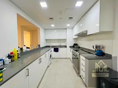 Spacious 2Br Both Master Bedroom 3Baths Close Kitchen Storage Area