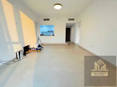 Spacious 2Br Both Master Bedroom 3Baths Close Kitchen Storage Area