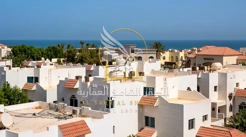شقة 3 غرف وصالة للإيجار في القليعة إطلالة بحرية غرفة خادمة بلكون 4 حمامات خزائن بالحائط جيم وساونا مجانيان تصديق العقد على المالك 4 أو 6 دفعات