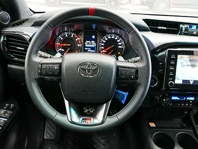 2026 Toyota HILUX — фото 8