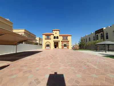 Luxury 5 badroom villa very big with maid room and driver room in al noaf price 190k
