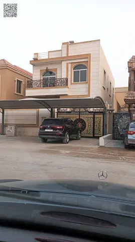 Villa for sale in Rawda 1, directly opposite the mosque. It features 5 master bedrooms, a majlis (f