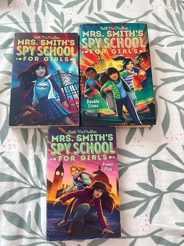 Mrs. Smith's Spy School for Girls - 3 Adventure Books (kids)