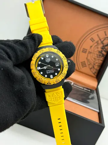 TAG HEUER formula 1 mens quartz watch