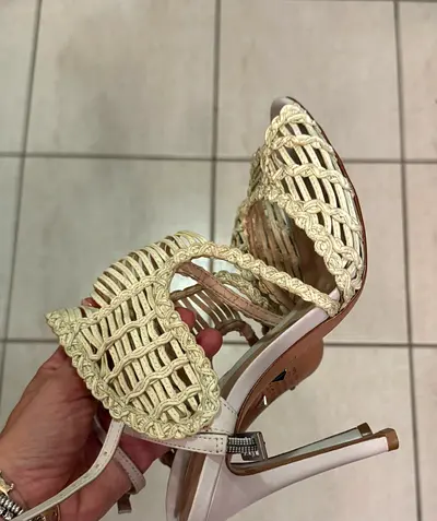 New sandals Schultz
