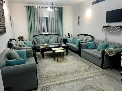 طقم كنب مميز بحالة ممتازة جداً