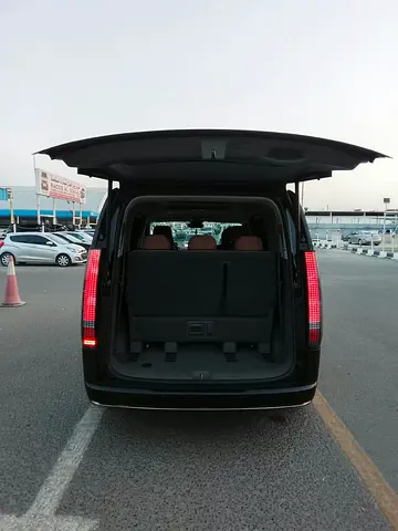 2025 Hyundai STARIA photo 5