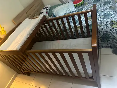 Crib/mattress/changing table