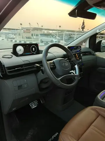 2025 Hyundai STARIA photo 8