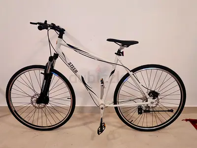 Chain less White hybrid/road bicycle