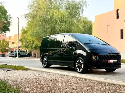 2023 Hyundai STARIA photo 2