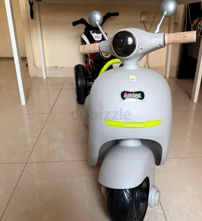 Kids Ride-On Scooter Toy (Grey) - Good Condition