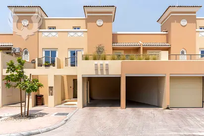 Single Row | G + 2 Townhouse | Golf Community