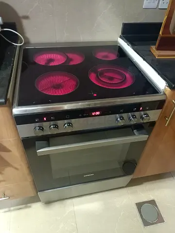 Siemens Electric Ceramic 4 Hob with Oven - 60cm Good Condition