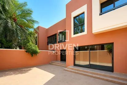 HOT DEAL ! Spacious Vacant Villa | Own Backyard