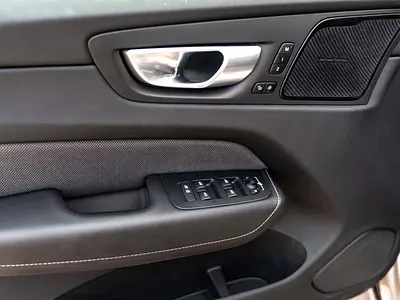 صورة 12 لـ 2024 Volvo XC60