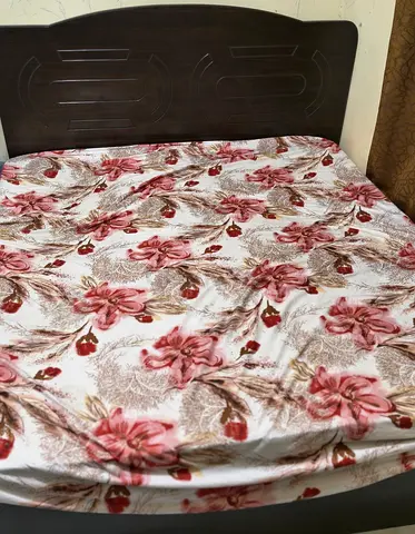 King Size Bed in excellent condition (180X200 cm)