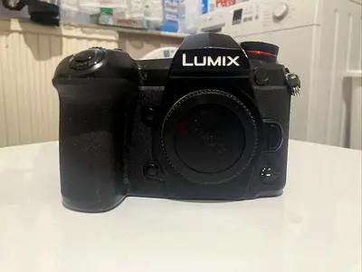 Lumix Panasonic G9 4k 60p camera body with low shutter