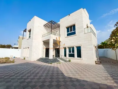 Spacious 5BR Villa| Prime Location Ready to Move