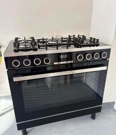 Bosch series 8 Black freestanding gas range with oven - good condition