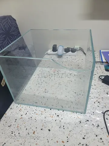 Small glass aquarium tank (clear) - excellent condition