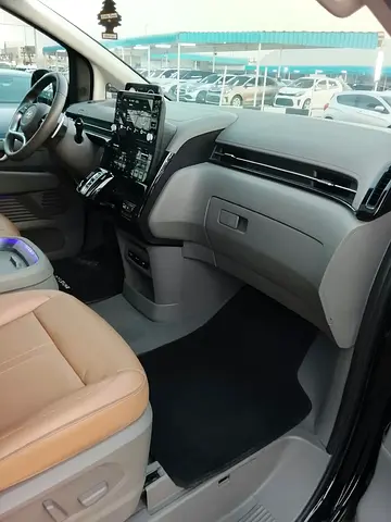2025 Hyundai STARIA photo 12